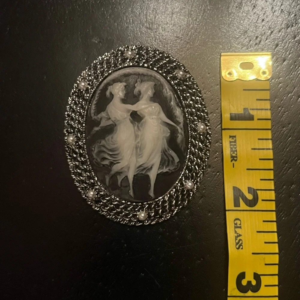 Vintage Silver Tone Cameo Brooch or Pendant black and white with faux pearls